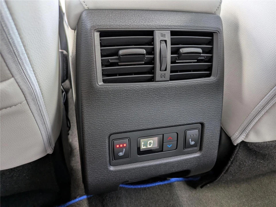 2025 Mitsubishi Outlander - Image 16 of 21