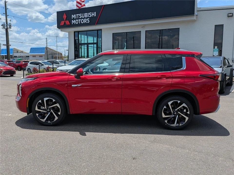 2025 Mitsubishi Outlander - Image 7 of 21