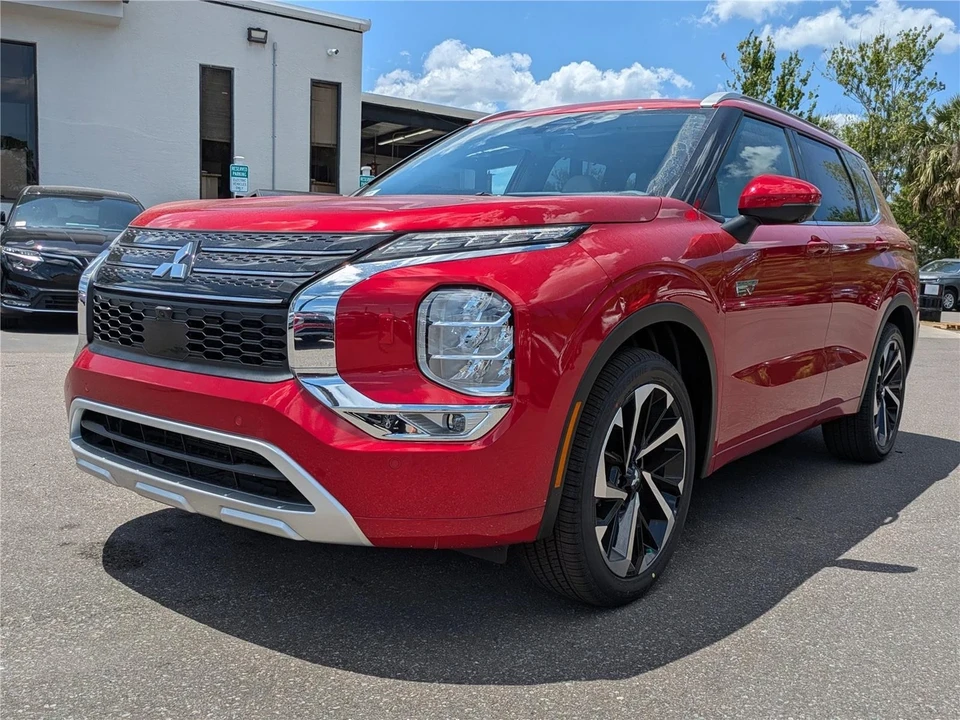 2025 Mitsubishi Outlander - Image 8 of 21