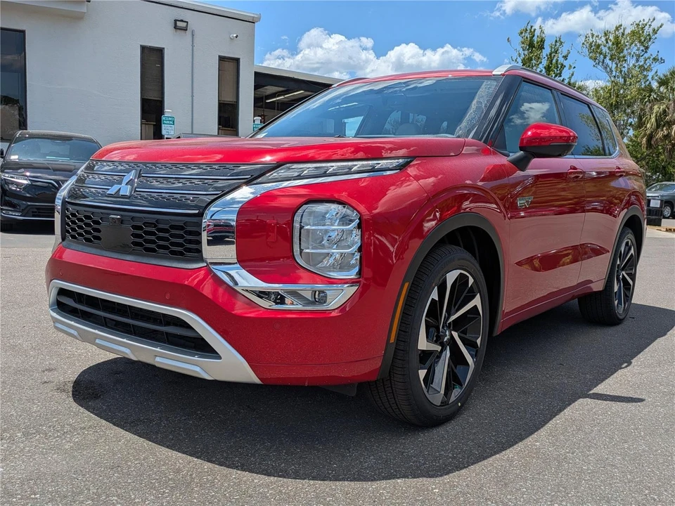 2025 Mitsubishi Outlander - Image 8 of 21