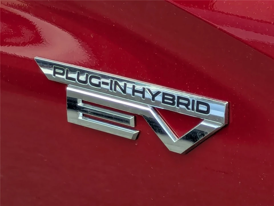 2025 Mitsubishi Outlander - Image 13 of 21