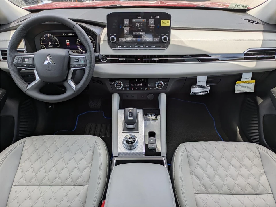 2025 Mitsubishi Outlander - Image 17 of 21