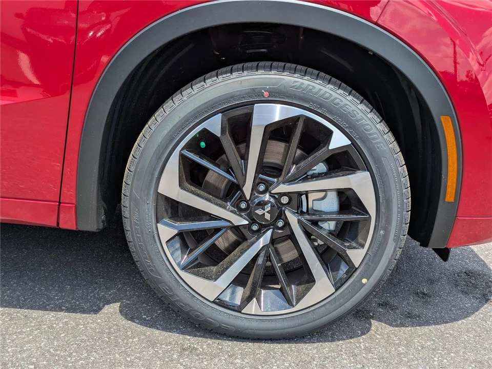 2025 Mitsubishi Outlander - Image 11 of 21