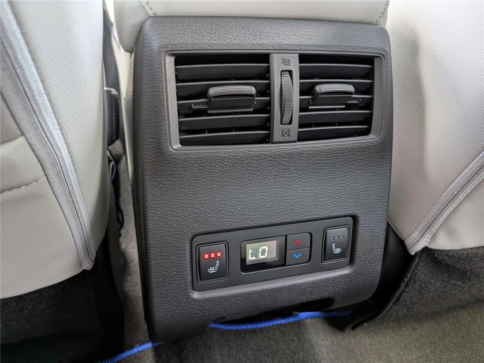 2025 Mitsubishi Outlander - Image 16 of 21