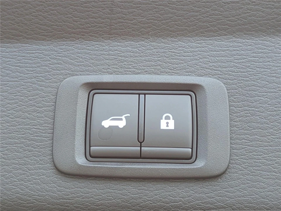 2025 Mitsubishi Outlander - Image 14 of 21