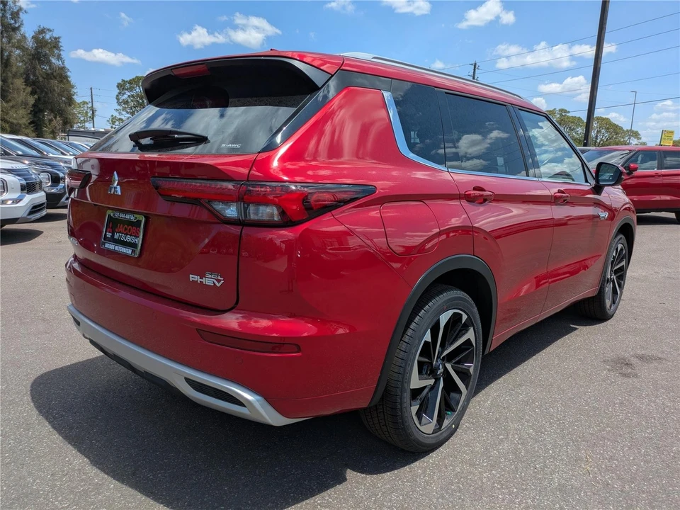 2025 Mitsubishi Outlander - Image 4 of 21
