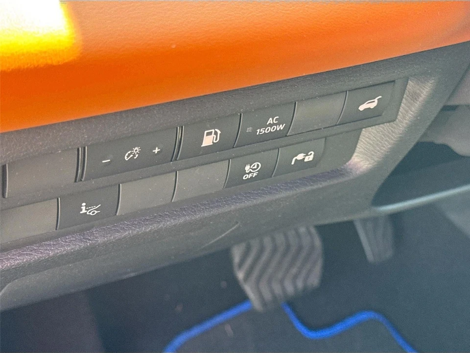 2025 Mitsubishi Outlander - Image 10 of 21