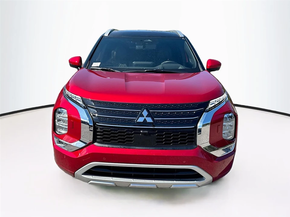 2025 Mitsubishi Outlander - Image 2 of 21