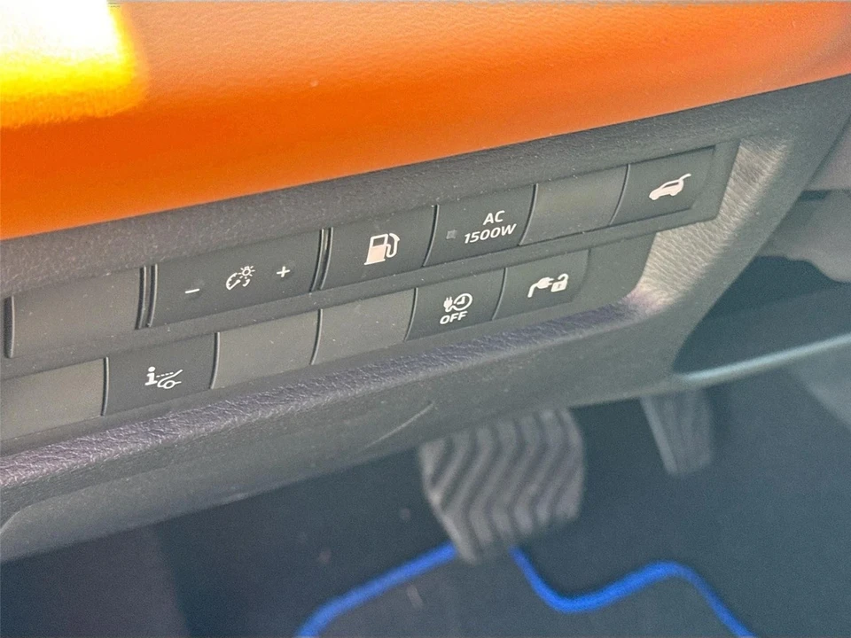 2025 Mitsubishi Outlander - Image 10 of 21