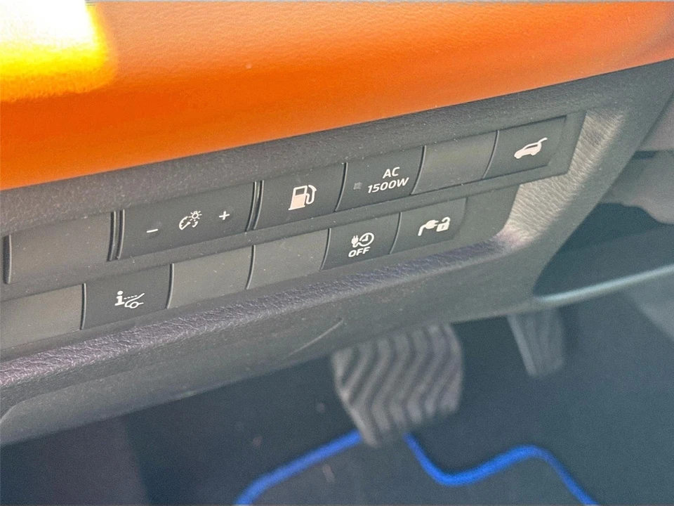 2025 Mitsubishi Outlander - Image 10 of 21