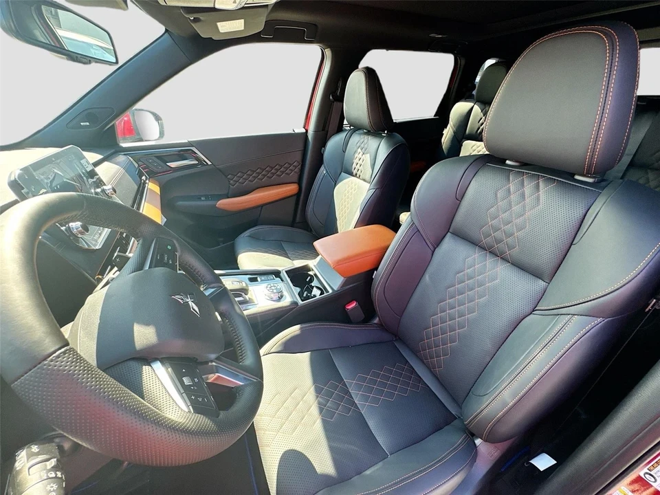 2025 Mitsubishi Outlander - Image 21 of 21