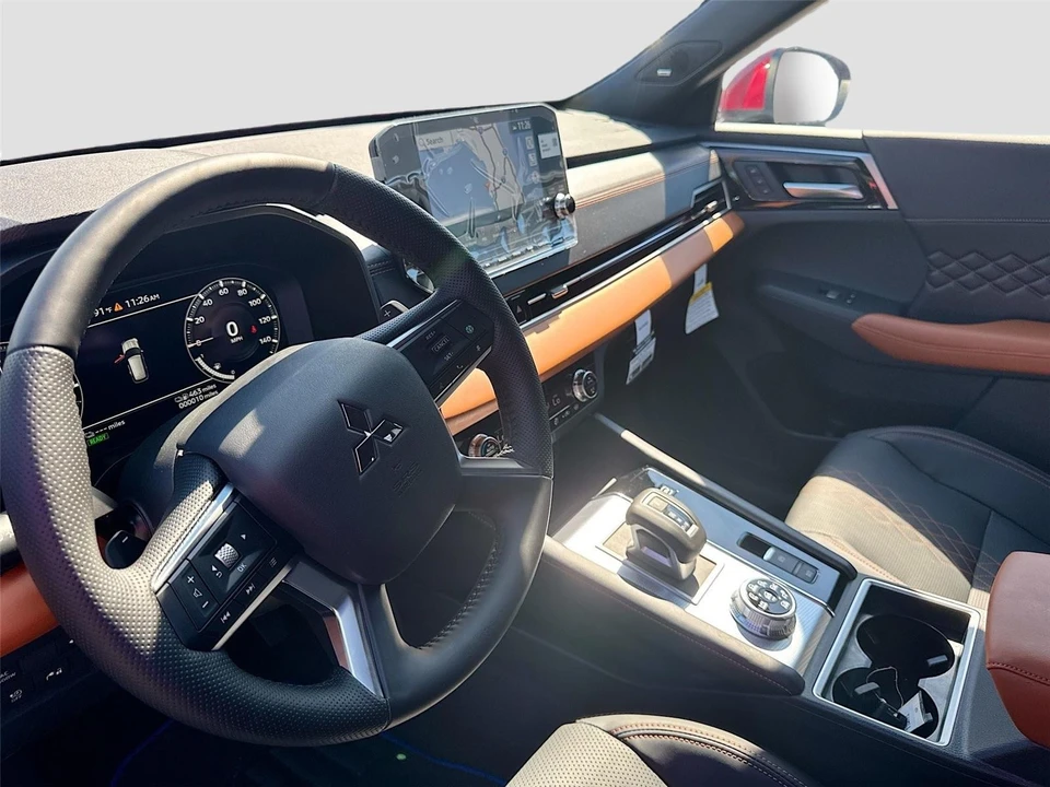2025 Mitsubishi Outlander - Image 9 of 21