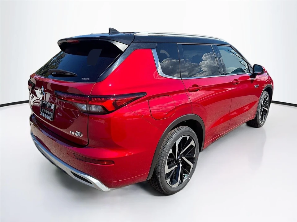 2025 Mitsubishi Outlander - Image 7 of 21