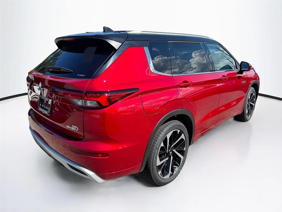 2025 Mitsubishi Outlander - Image 7 of 21