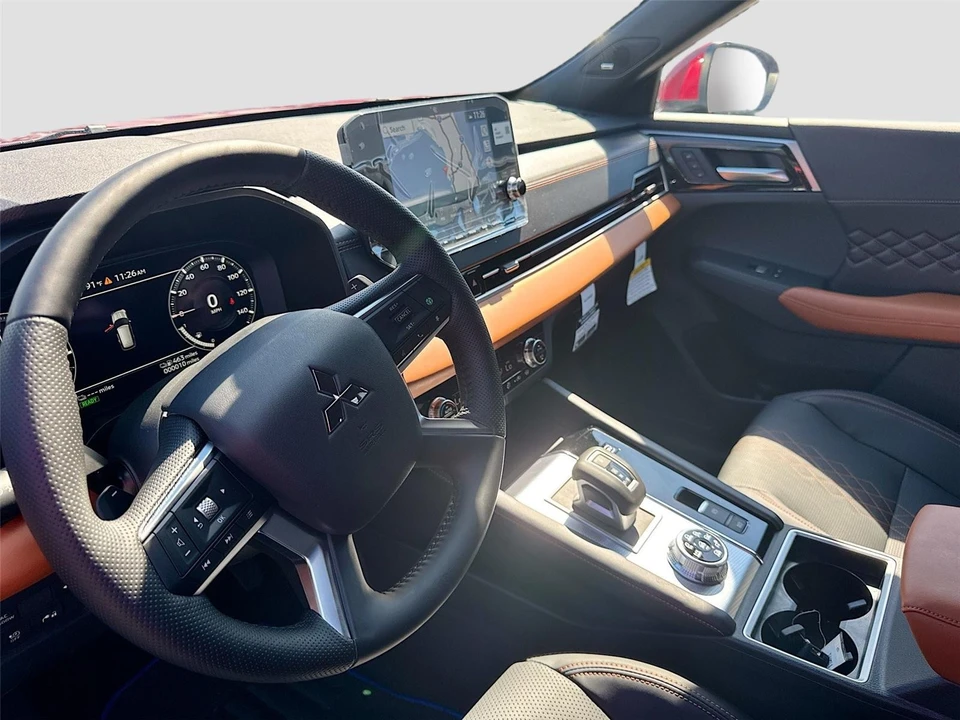 2025 Mitsubishi Outlander - Image 9 of 21