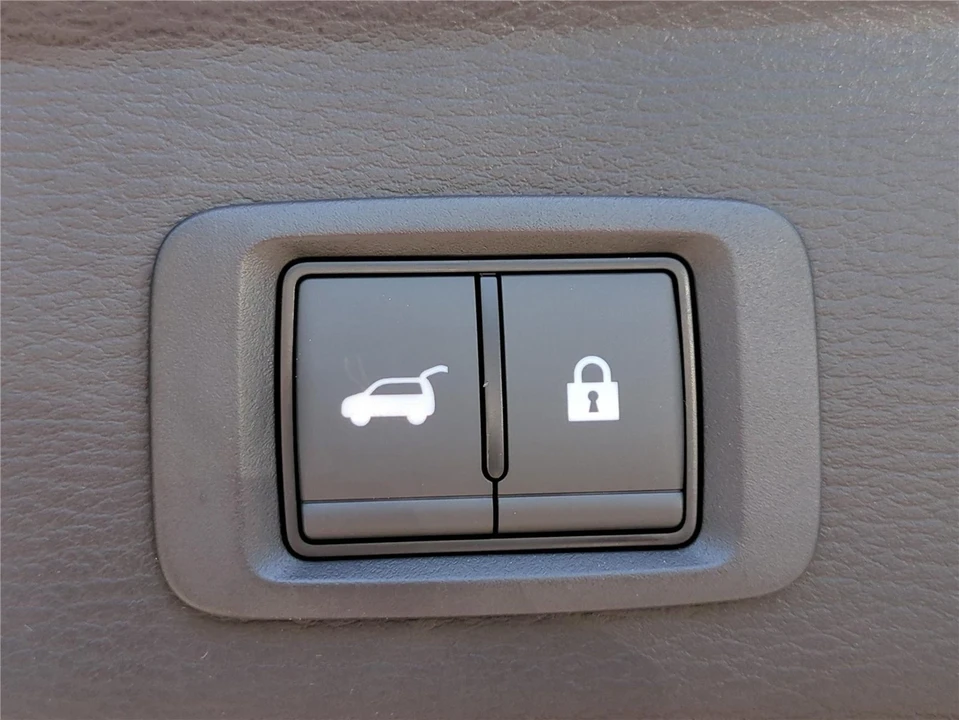 2025 Mitsubishi Outlander - Image 14 of 21