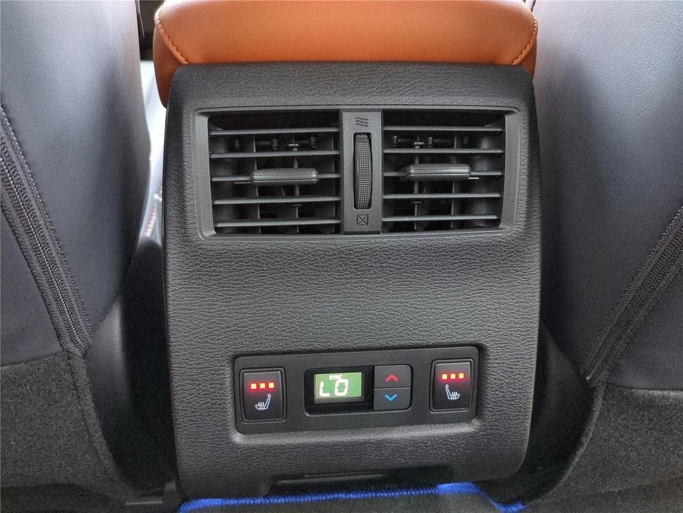 2025 Mitsubishi Outlander - Image 17 of 21