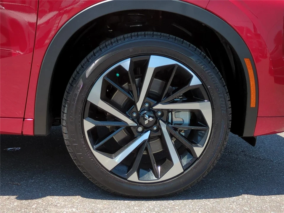 2025 Mitsubishi Outlander - Image 11 of 21