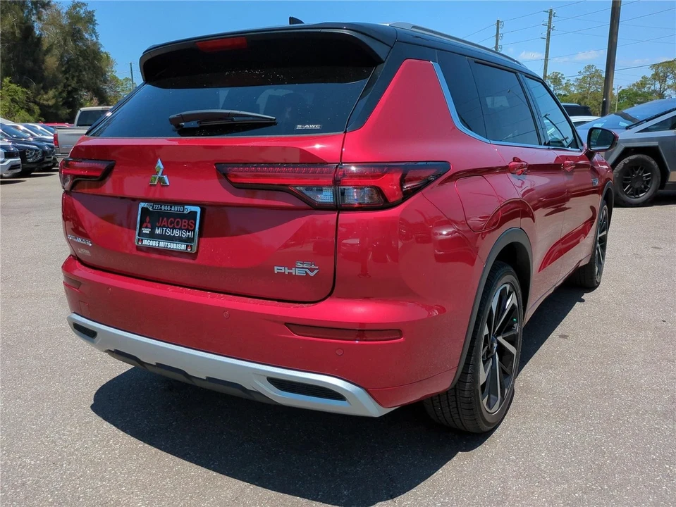 2025 Mitsubishi Outlander - Image 4 of 21
