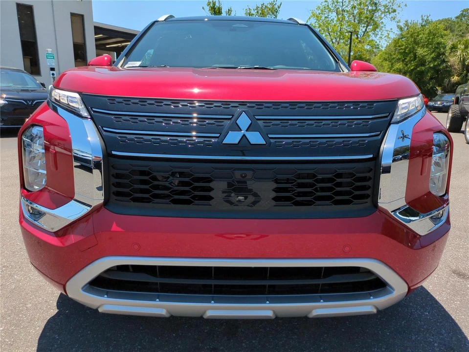 2025 Mitsubishi Outlander - Image 9 of 21