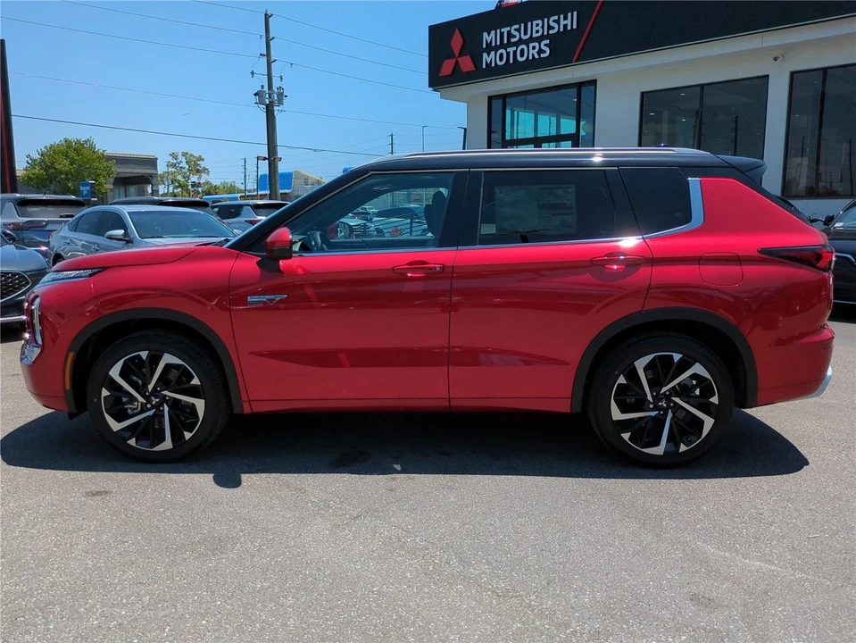 2025 Mitsubishi Outlander - Image 7 of 21