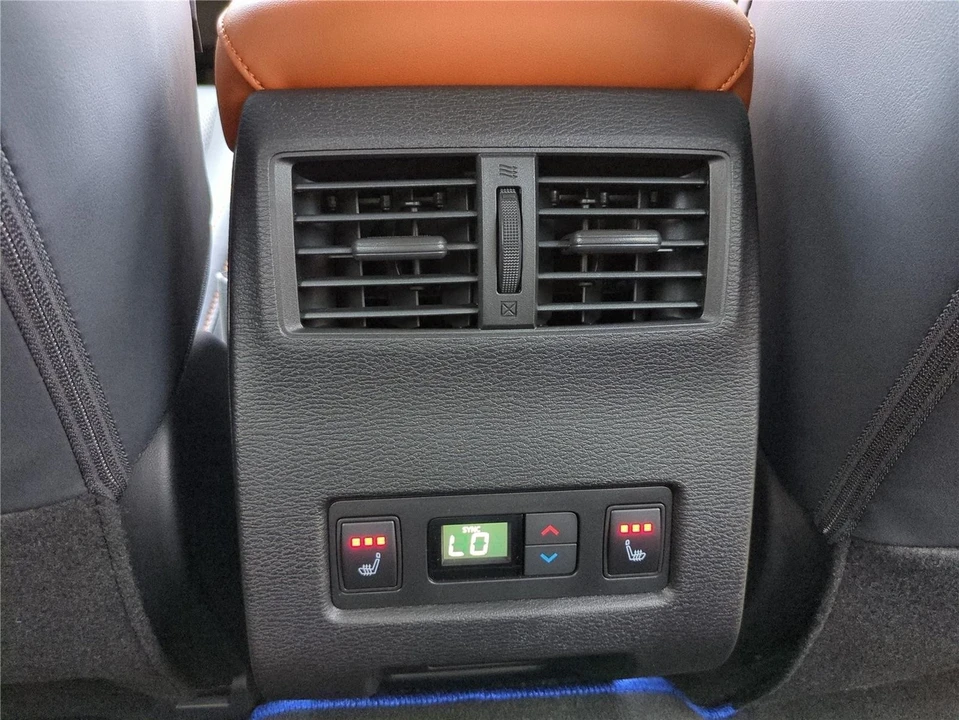2025 Mitsubishi Outlander - Image 17 of 21