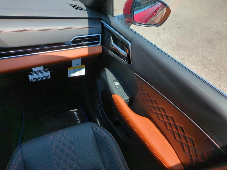 2025 Mitsubishi Outlander - Image 20 of 21