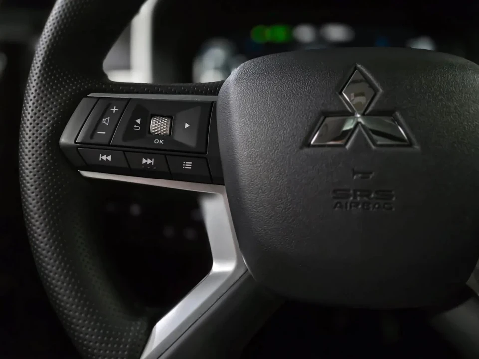 2025 Mitsubishi Outlander - Image 21 of 21