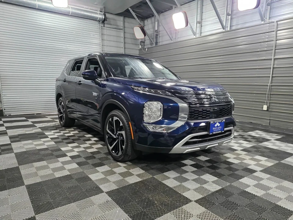 2025 Mitsubishi Outlander - Image 4 of 21