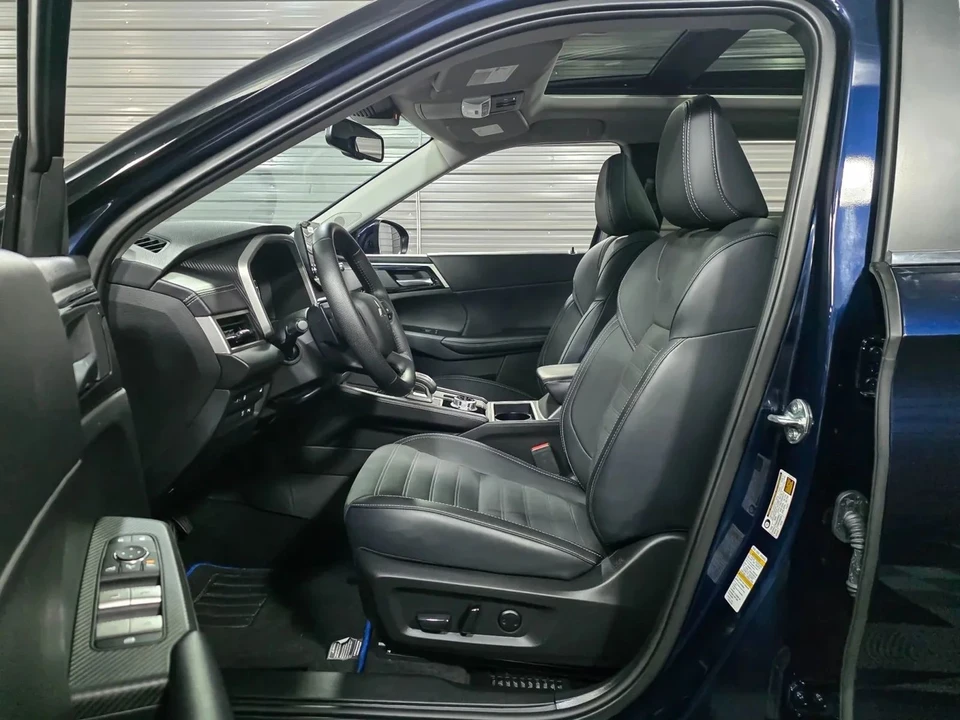2025 Mitsubishi Outlander - Image 13 of 21