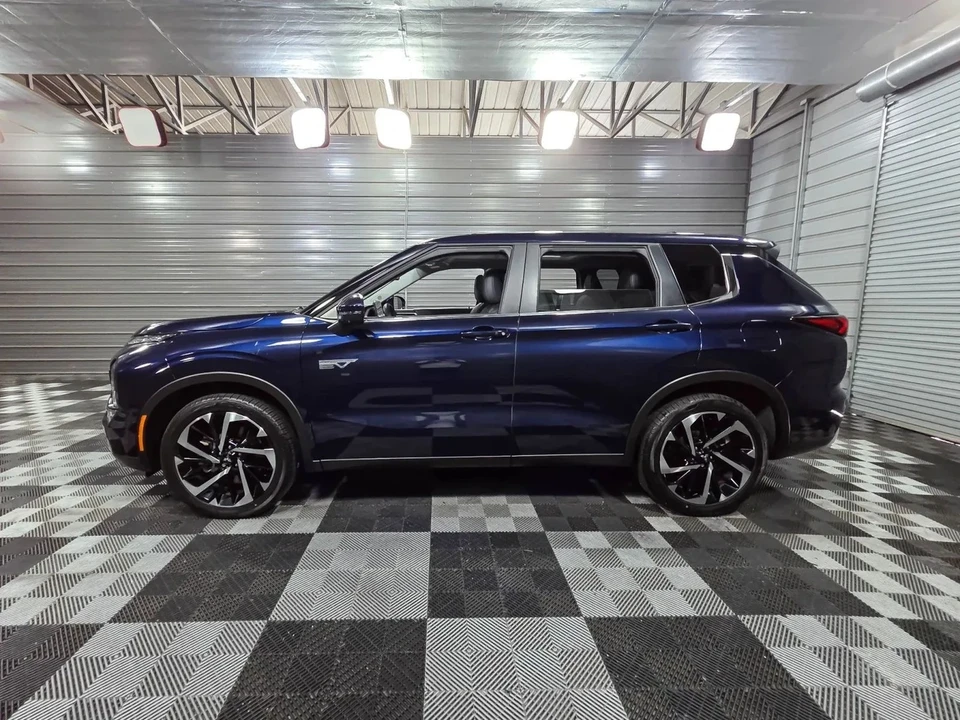 2025 Mitsubishi Outlander - Image 8 of 21