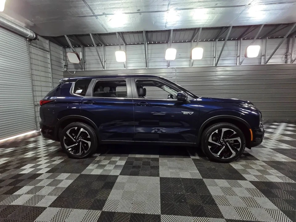 2025 Mitsubishi Outlander - Image 9 of 21