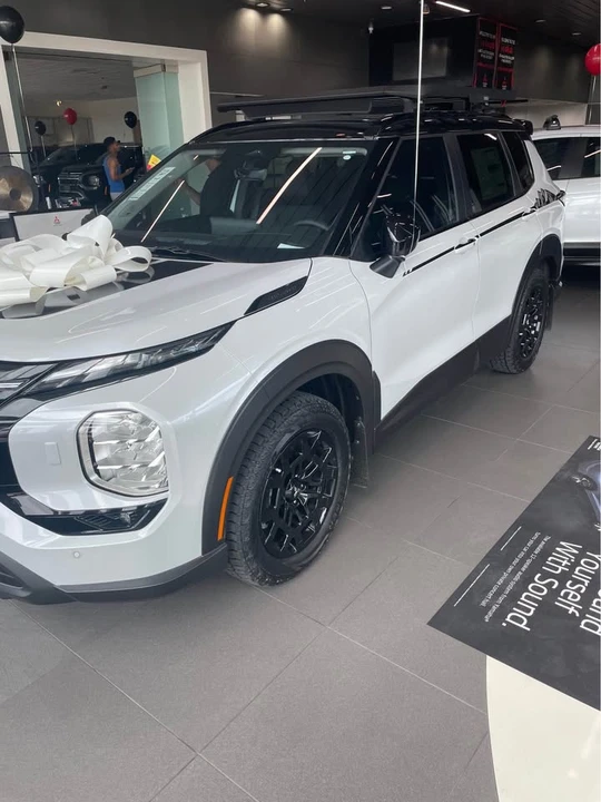 2025 Mitsubishi Outlander - Image 3 of 3