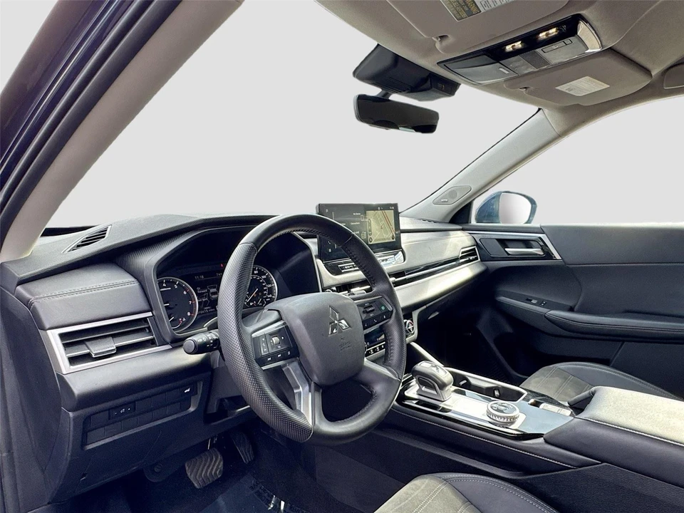 2025 Mitsubishi Outlander - Image 9 of 21
