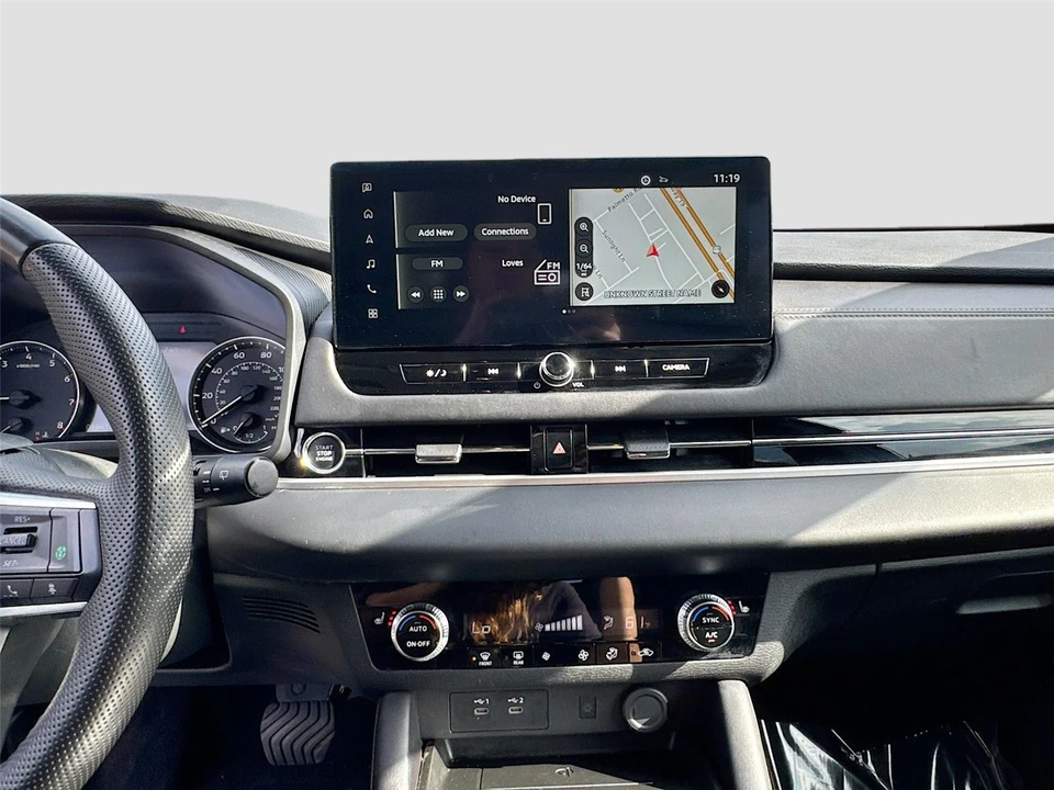 2025 Mitsubishi Outlander - Image 14 of 21