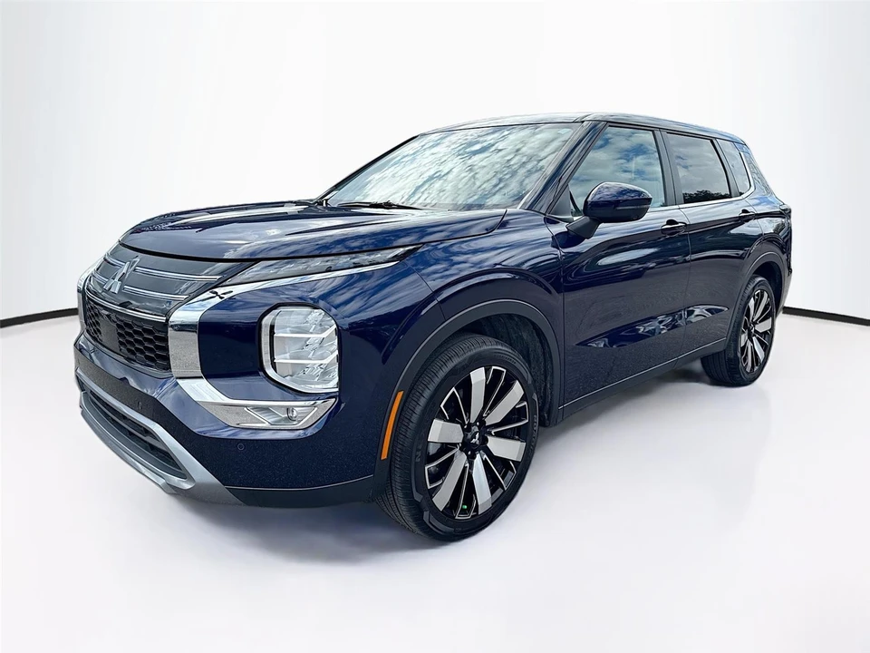 2025 Mitsubishi Outlander - Image 3 of 21