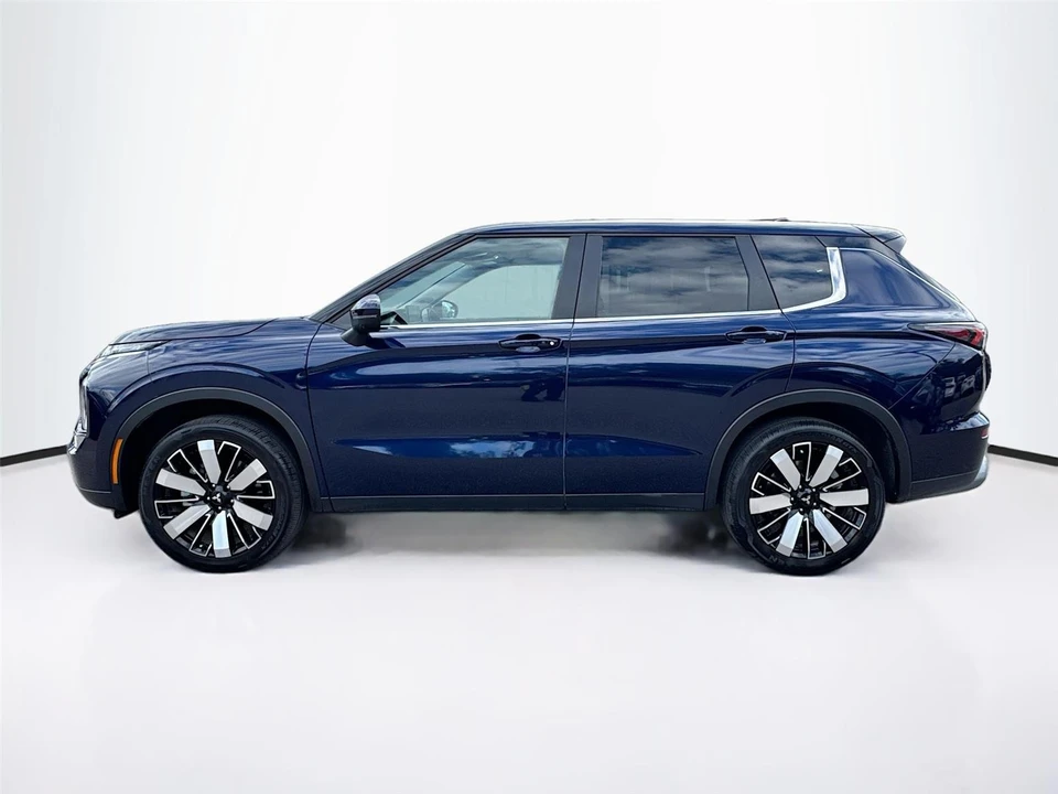 2025 Mitsubishi Outlander - Image 4 of 21
