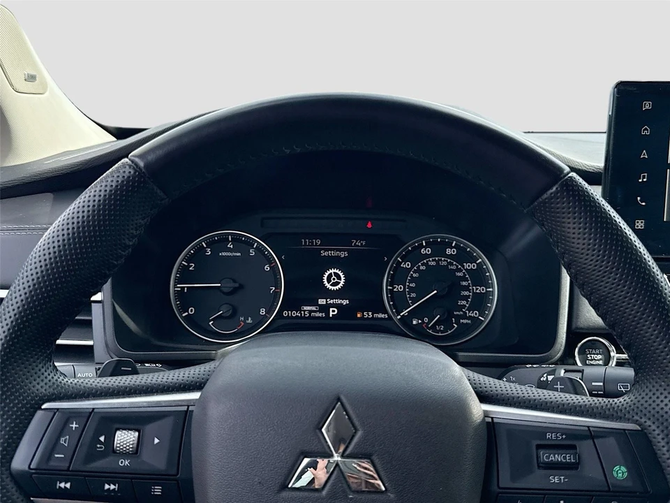 2025 Mitsubishi Outlander - Image 11 of 21