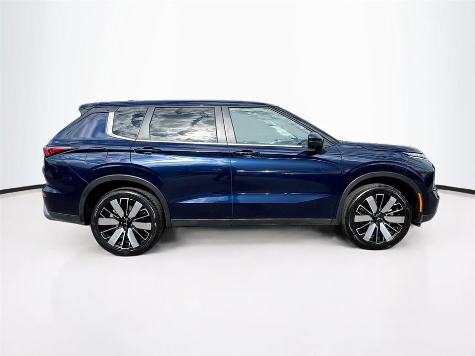 2025 Mitsubishi Outlander - Image 8 of 21