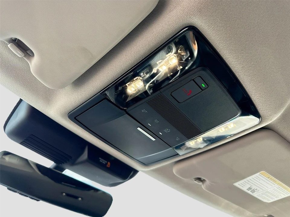 2025 Mitsubishi Outlander - Image 13 of 21
