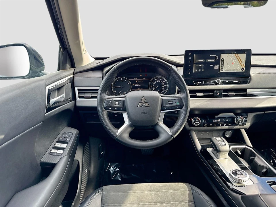2025 Mitsubishi Outlander - Image 20 of 21