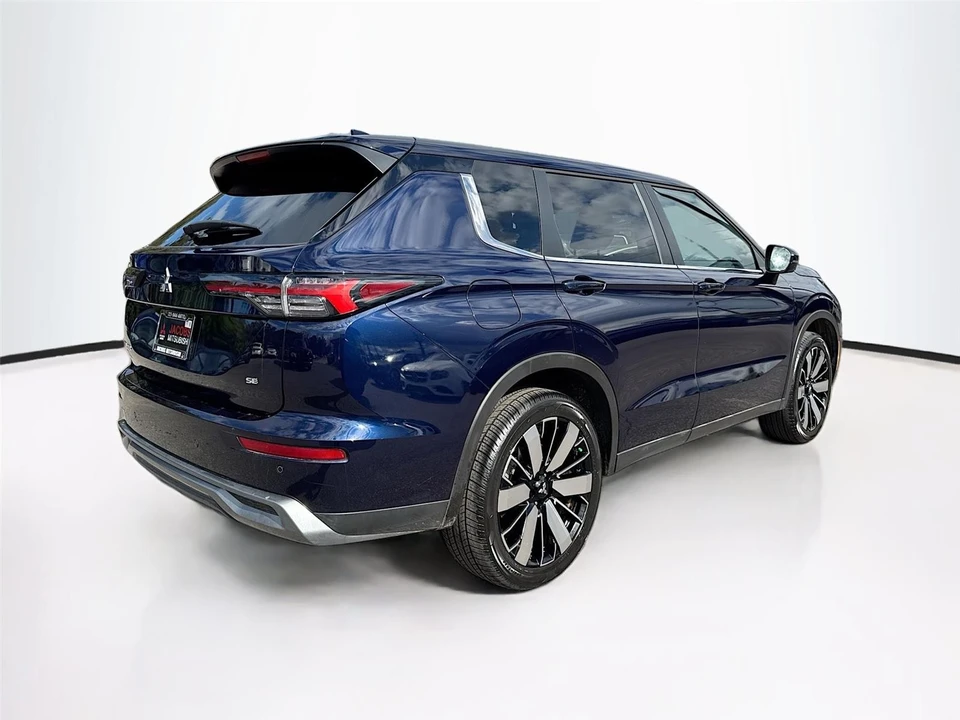 2025 Mitsubishi Outlander - Image 7 of 21