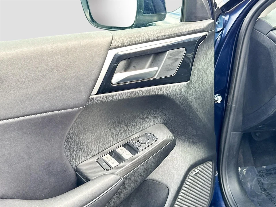 2025 Mitsubishi Outlander - Image 16 of 21
