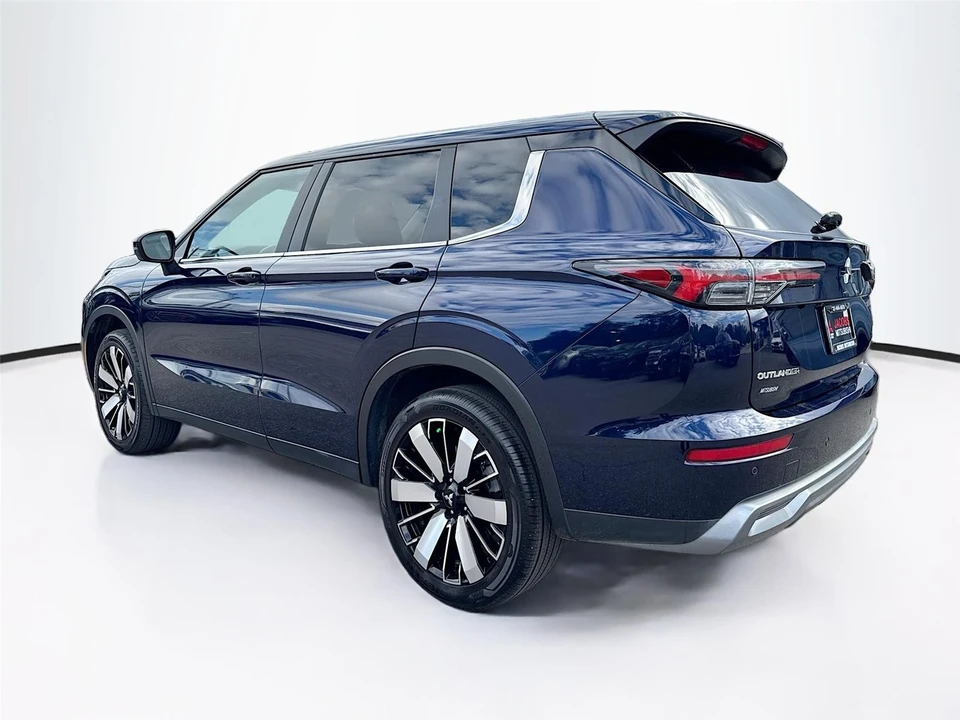 2025 Mitsubishi Outlander - Image 5 of 21