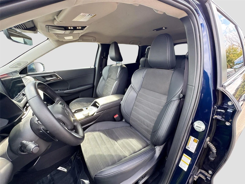 2025 Mitsubishi Outlander - Image 19 of 21