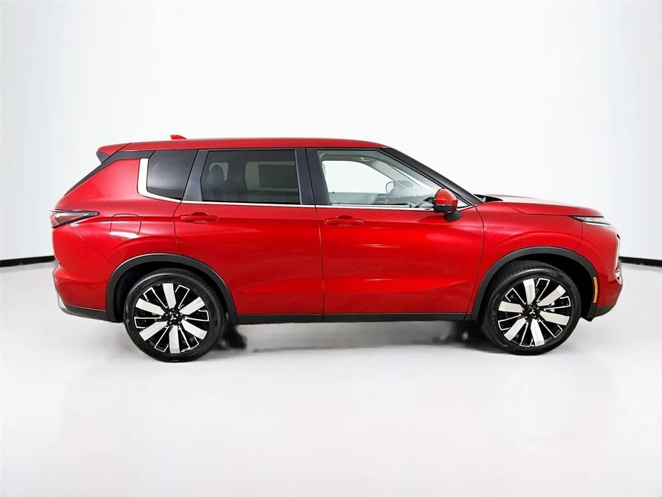 2025 Mitsubishi Outlander - Image 8 of 21