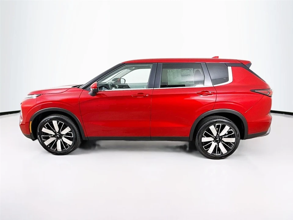 2025 Mitsubishi Outlander - Image 4 of 21
