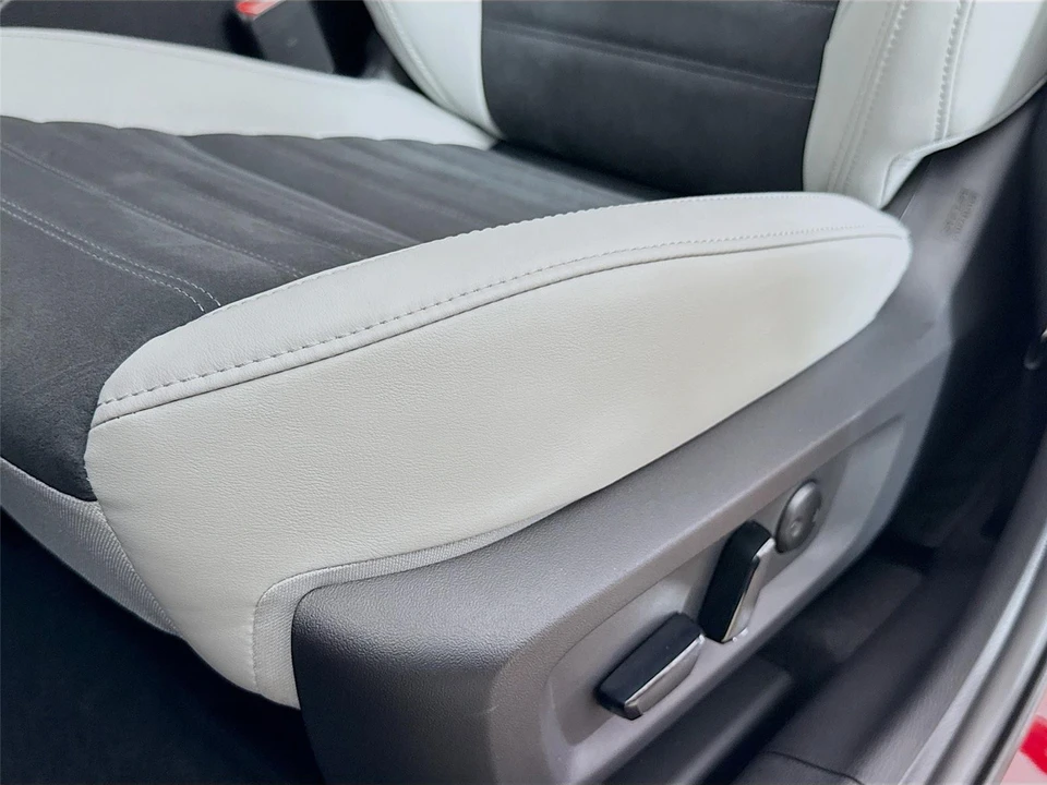 2025 Mitsubishi Outlander - Image 19 of 21