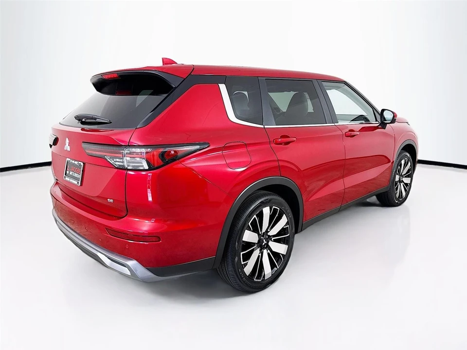 2025 Mitsubishi Outlander - Image 7 of 21