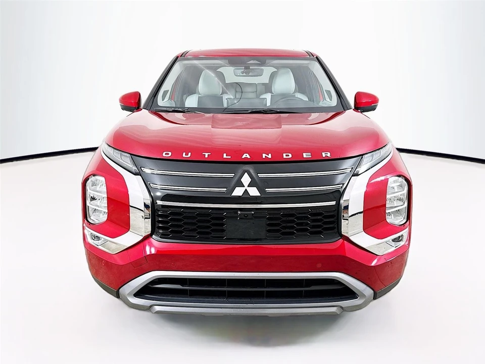 2025 Mitsubishi Outlander - Image 2 of 21